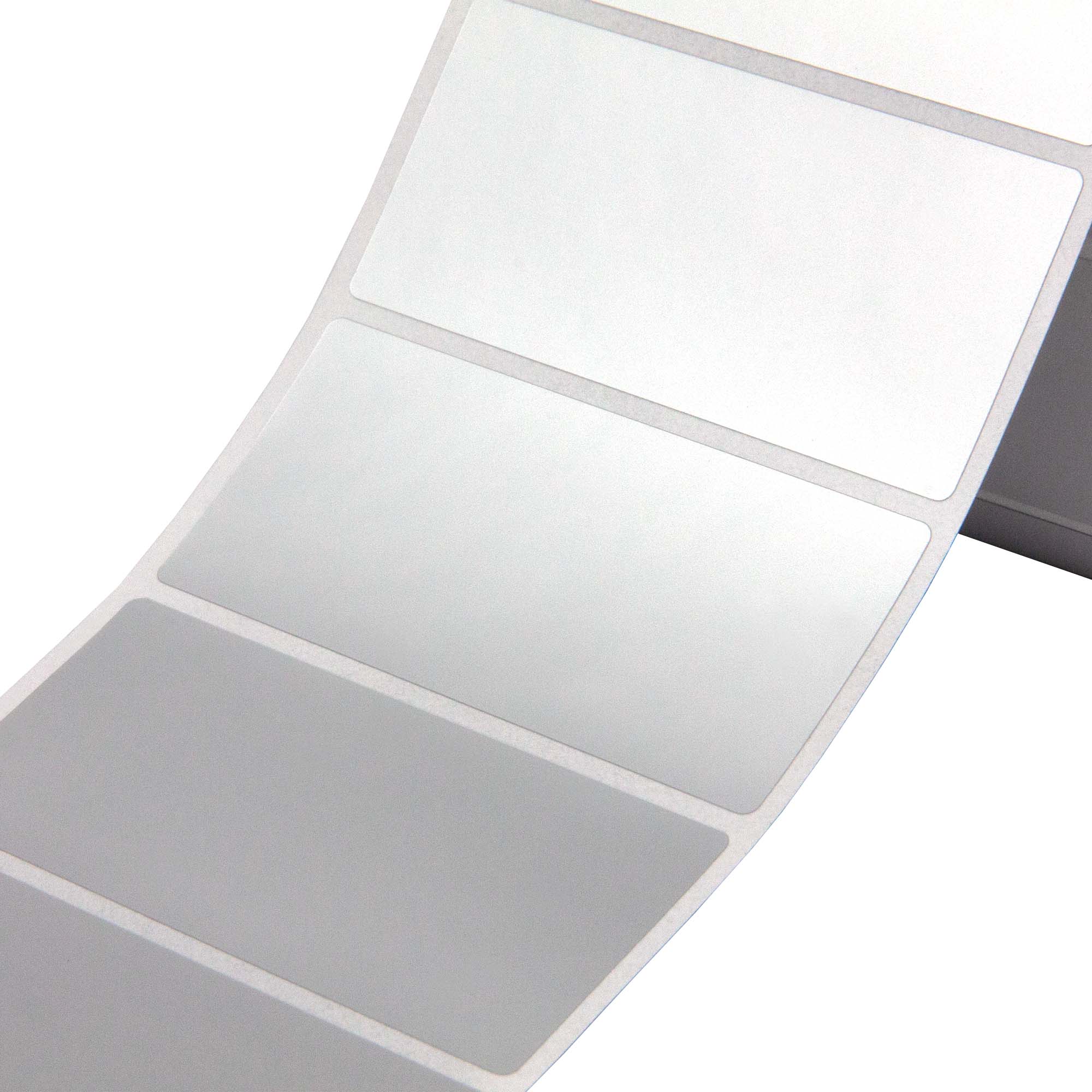 Этикетки Этикетка 30х15 в рулоне, усиленный адгезив, химстойкий, полиэстер металлик матовый DKC|ДКС