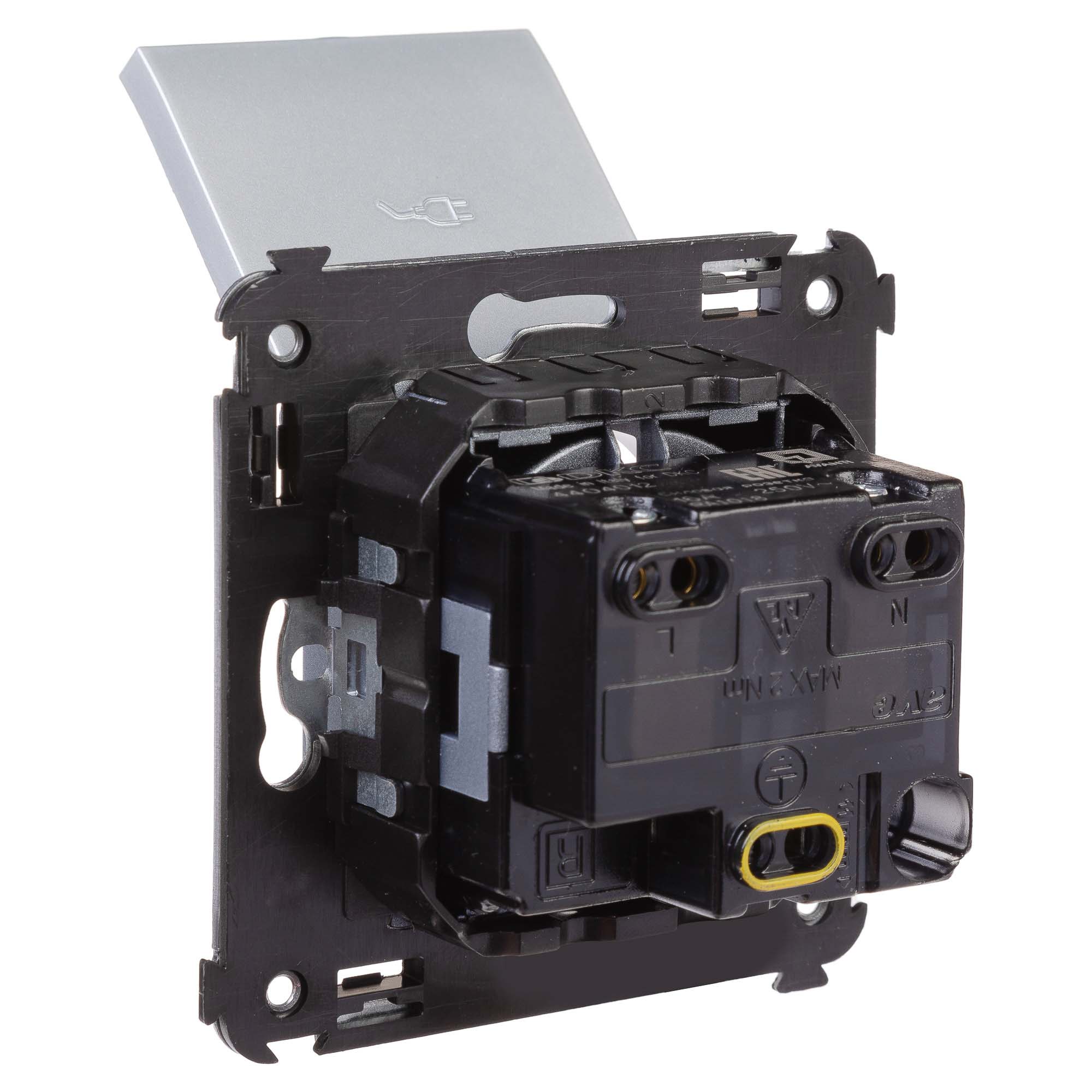 Розетка с крышкой в стену, 2P+E, с з/ш, Avanti, закаленная сталь